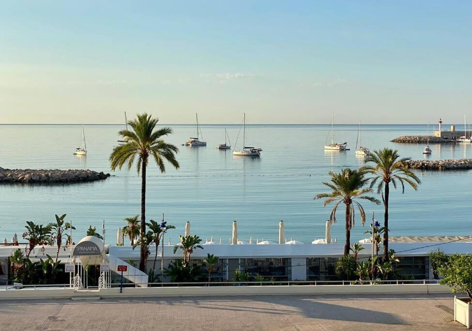 Le Garavan-vue Mer-plage-clim-terrasse Appartamento Mentone